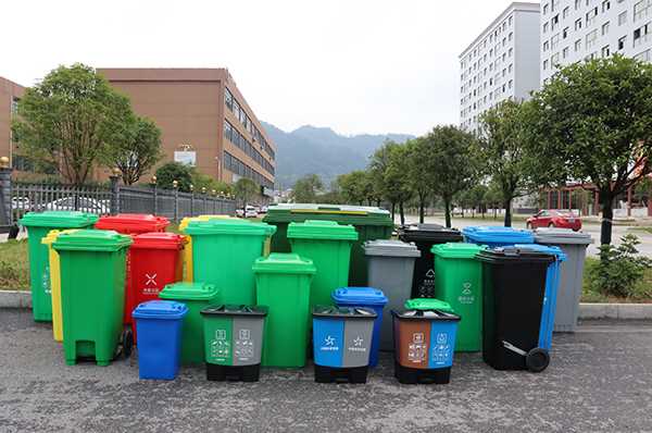 如何選擇高質量塑料分類垃圾桶.jpg