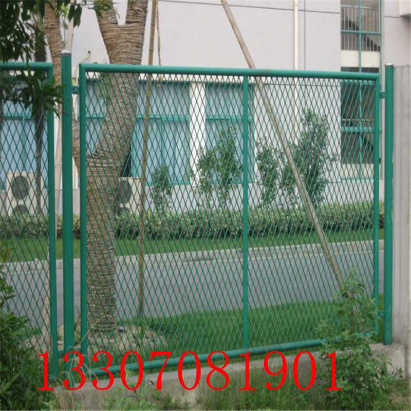 鋼板網(wǎng)護(hù)欄2.jpg 鋼板網(wǎng)護(hù)欄2.jpg
