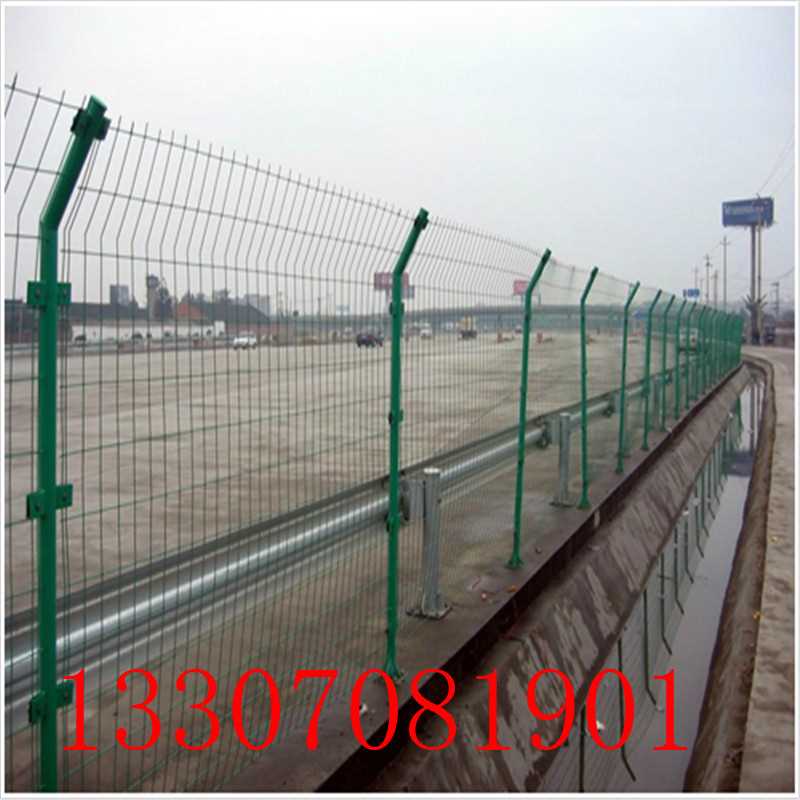 公路護(hù)欄網(wǎng)22.jpg 公路護(hù)欄網(wǎng)22.jpg