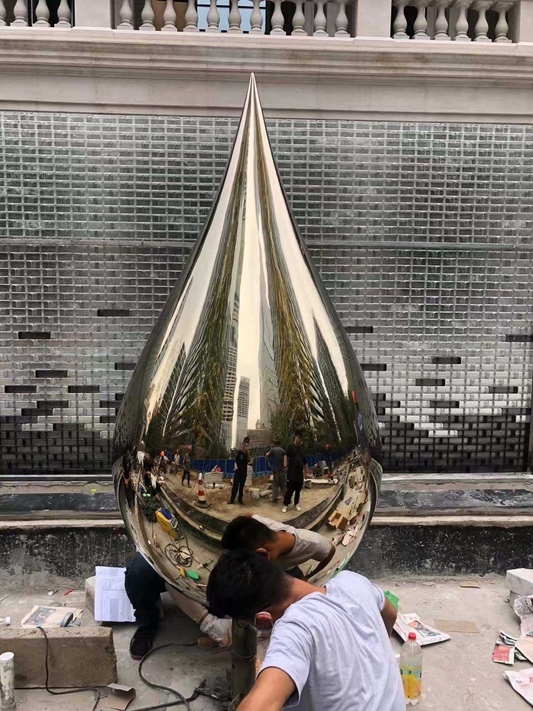21 10 25 1本廠 電鍍金 1這是德國雕塑家本杰明?斯托奇在中國的第二件作品,精美的工藝源自工匠之心。德國人對工藝的要求世人皆知,同樣也感謝雕塑家對我們的工藝水平信任與認可。反觀很多失去工藝水平的雕塑未來只能是一堆垃圾,浪費資源,更是貼在城市環境中一個大創口貼,向外展示低劣審美水平。中國工匠精神立于世界自今日始覺光明,國運盛行行皆盛! (1).jpg 21 10 25 1本廠 電鍍金 1這是德國雕塑家本杰明?斯托奇在中國的第二件作品,精美的工藝源自工匠之心。德國人對工藝的要求世人皆知,同樣也感謝雕塑家對我們的工藝水平信任與認可。反觀很多失去工藝水平的雕塑未來只能是一堆垃圾,浪費資源,更是貼在城市環境中一個大創口貼,向外展示低劣審美水平。中國工匠精神立于世界自今日始覺光明,國運盛行行皆盛! (1).jpg
