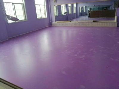 江蘇PVC板材廠家直銷同透地板醫(yī)院專用地板大型商場娛樂場所專用地板承接地膠施工