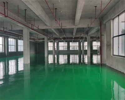 南寧賓陽啞光環氧砂漿滾涂地坪漆整體無縫_丙烯酸球場地坪