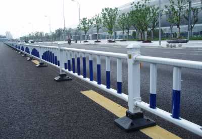 東莞噴塑市政交通道路護欄 安全標語道路護欄 惠州面包管中心隔離柵欄