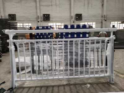 廣州甲型鋅鋼市政道路護欄 城市公路交通隔離欄 道路分流柵欄