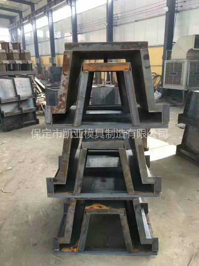 水利流水槽鋼模具脫模教程，卵形流水槽鋼模具價格 凱亞模具供貨