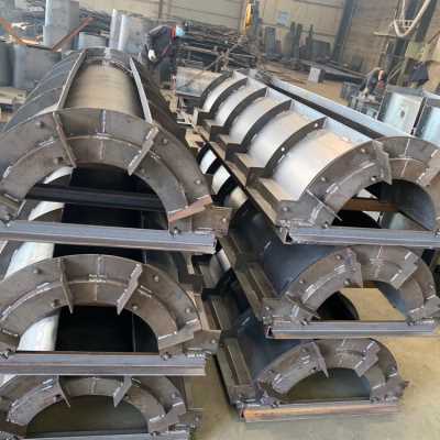 質(zhì)量好的公路排水槽鋼模具，邊坡排水槽模具鑫譯德生產(chǎn)訂做