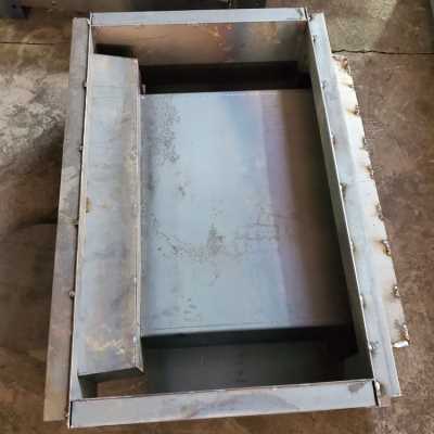 公路流水槽模具尺寸標(biāo)準(zhǔn)，河道U型流水槽模具質(zhì)量保障